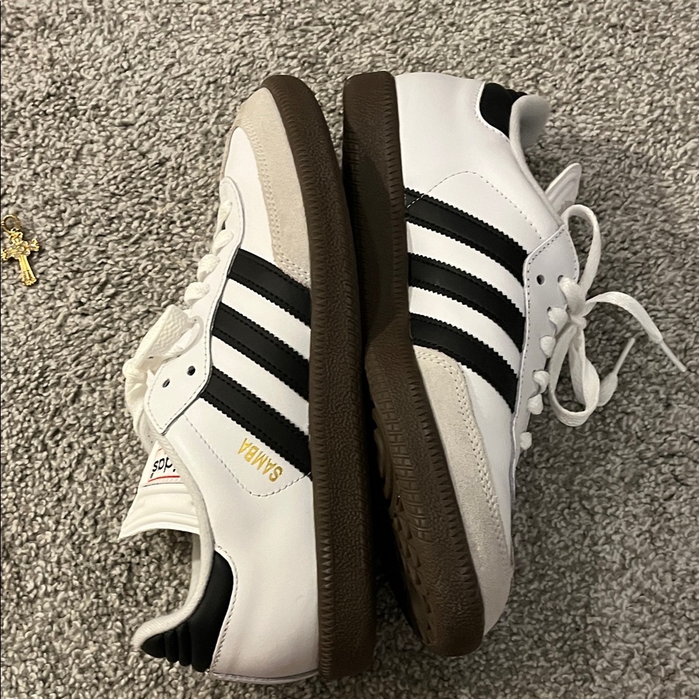 Adidas Samba Classic White and Black Shoes - Picture 5 of 5